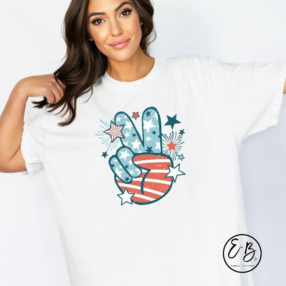 Trendy Peace Sign Fireworks Patriotic American USA July 4th Graphic Tee Shirt - Picture 1 of 5